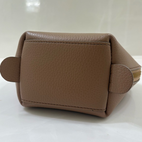 Cuyana x RMS mini heart case in Cappuccino leather - Picture 8 of 9